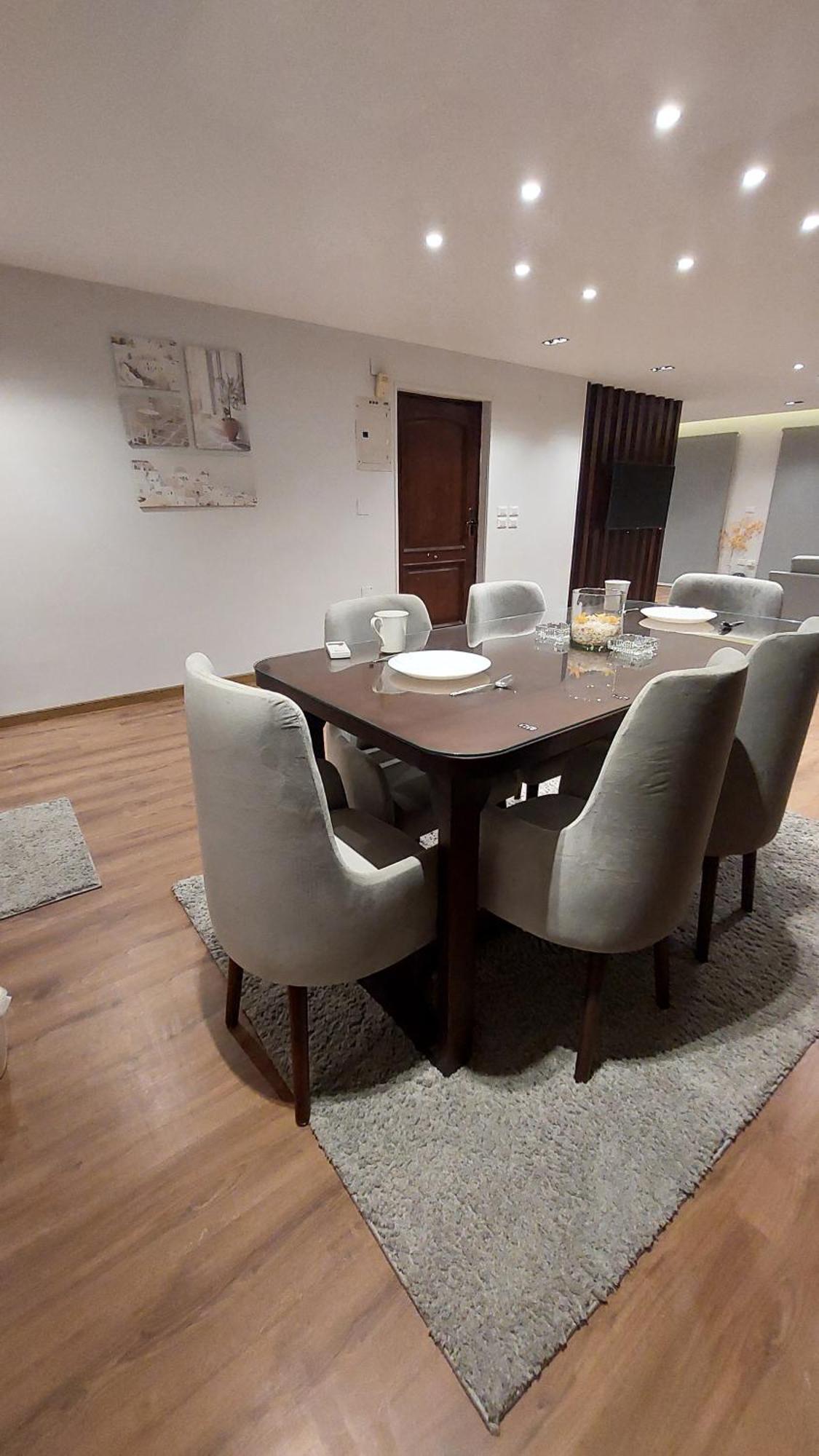 مفروشة حديثة وواسعة 3 غرف Apartment *